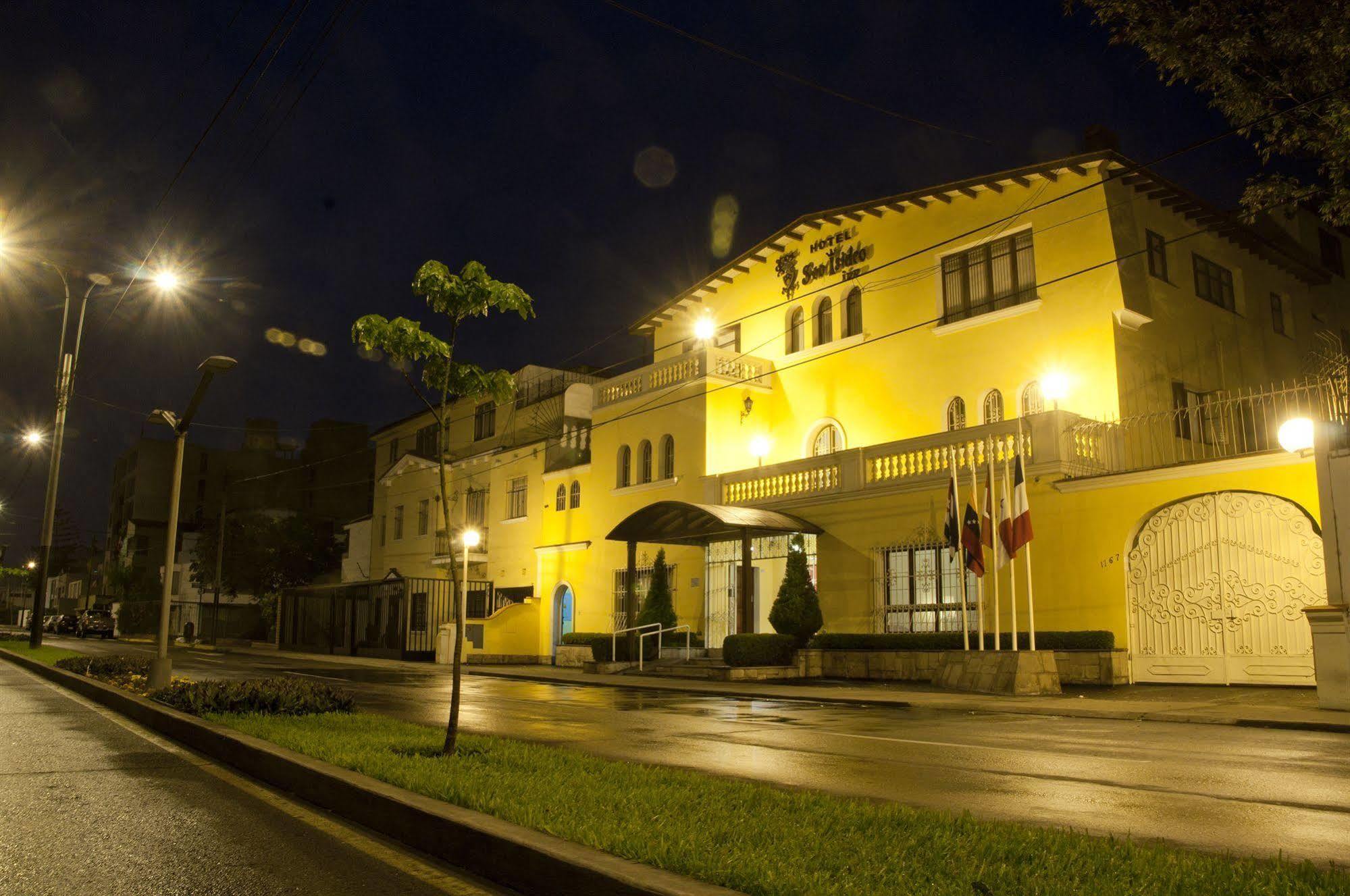 Hotel Ayenda San Isidro 3*